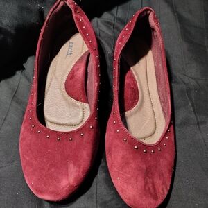 Earth Women's Burgundy Suede Flats